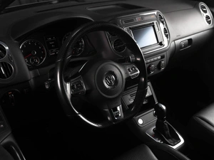 Внедорожник Volkswagen Tiguan 2016 года, 1765000 рублей, Тюмень