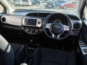 Хетчбэк Toyota Vitz 2014 года, 800000 рублей, Краснодар