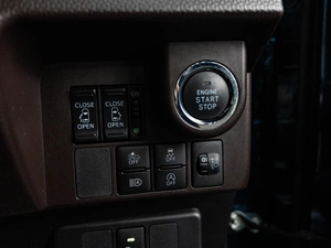 Минивэн Toyota Roomy 2020 года, 1719000 рублей, Тюмень