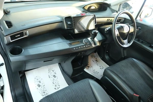 Минивэн Honda Freed 2014 года, 1399000 рублей, Омск