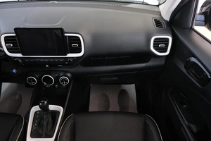 Внедорожник Hyundai Venue 2021 года, 2349000 рублей, Омск