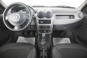 Седан Renault Logan 2011 года, 549000 рублей, Кемерово