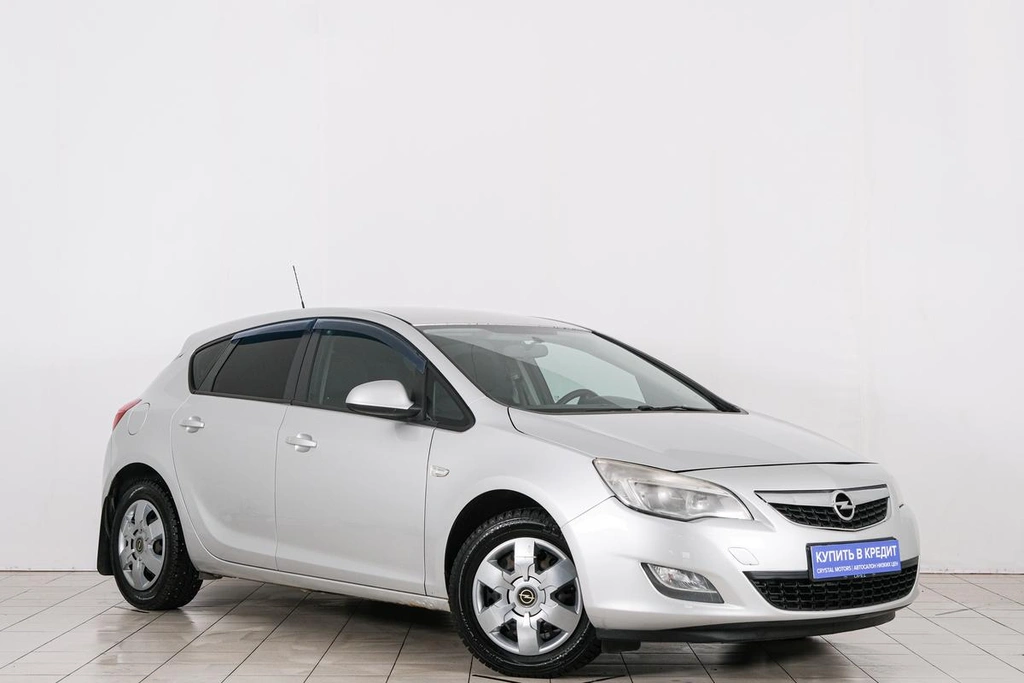 Хетчбэк Opel Astra 2012 года, 899000 рублей, Красноярск