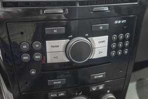 Седан Opel Astra 2011 года, 749000 рублей, Барнаул