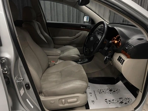 Седан Toyota Avensis 2005 года, 799000 рублей, Красноярск