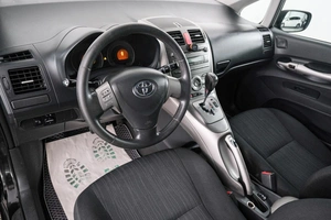 Хетчбэк Toyota Auris 2008 года, 749000 рублей, Красноярск