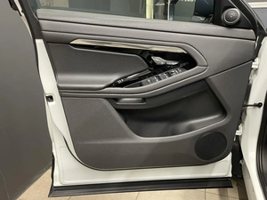 Внедорожник Land Rover Range Rover Evoque 2019 года, 3300000 рублей, Красноярск