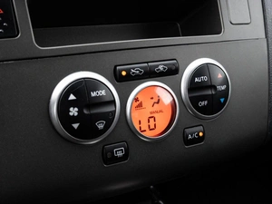 Хетчбэк Nissan Tiida 2011 года, 830000 рублей, Краснодар