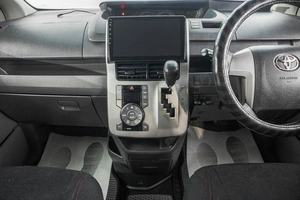 Минивэн Toyota Voxy 2007 года, 1089000 рублей, Барнаул