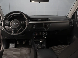 Хетчбэк Kia Rio X-Line 2018 года, 1250000 рублей, Омск