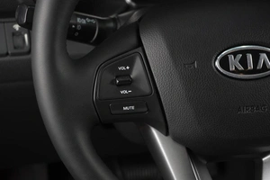 Седан Kia Rio 2012 года, 940000 рублей, Омск