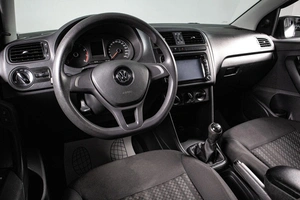 Седан Volkswagen Polo 2015 года, 919000 рублей, Сургут