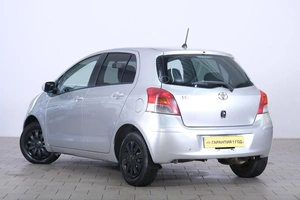 Хетчбэк Toyota Vitz 2010 года, 789000 рублей, Омск