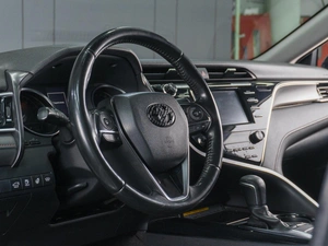 Седан Toyota Camry 2020 года, 2449000 рублей, Сургут