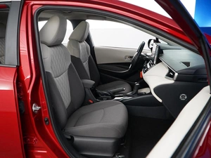 Седан Toyota Corolla 2021 года, 2050000 рублей, Москва
