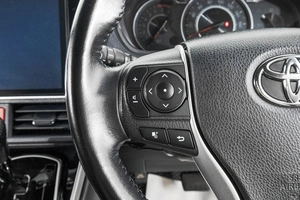 Минивэн Toyota Voxy 2018 года, 2649000 рублей, Барнаул