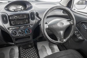 Минивэн Toyota Funcargo 2003 года, 289000 рублей, Барнаул