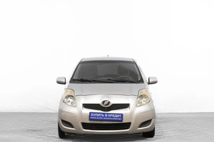 Хетчбэк Toyota Yaris 2009 года, 489000 рублей, Барнаул