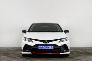 Седан Toyota Camry 2021 года, 3499000 рублей, Сургут