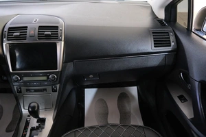 Седан Toyota Avensis 2009 года, 1159000 рублей, Омск