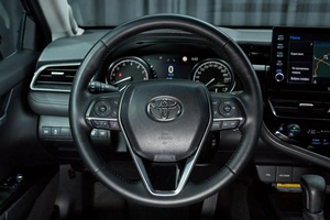 Седан Toyota Camry 2021 года, 2999000 рублей, Красноярск