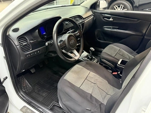 Седан Kia Rio 2018 года, 997000 рублей, Красноярск