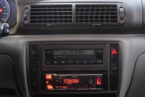 Седан Volkswagen Passat 2002 года, 429000 рублей, Омск