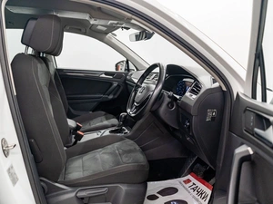 Внедорожник Volkswagen Tiguan 2016 года, 1950000 рублей, Красноярск