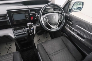 Минивэн Honda Stepwgn Spada 2015 года, 2049000 рублей, Красноярск