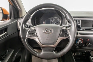 Седан Hyundai Solaris 2018 года, 1359000 рублей, Барнаул