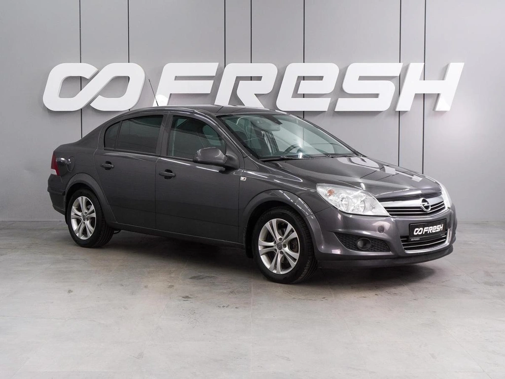 Седан Opel Astra 2011 года, 549000 рублей, Воронеж