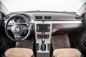 Седан Volkswagen Passat 2011 года, 959000 рублей, Пермь
