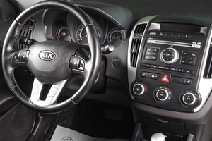 Хетчбэк Kia Ceed 2010 года, 929000 рублей, Тюмень