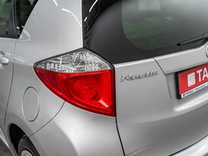 Хетчбэк Toyota Ractis 2013 года, 1150000 рублей, Красноярск