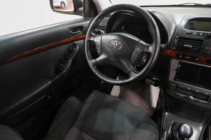 Седан Toyota Avensis 2005 года, 729000 рублей, Новокузнецк