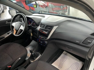 Седан Hyundai Solaris 2015 года, 787000 рублей, Солонцы