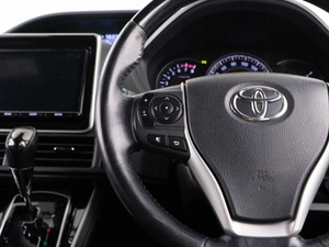 Минивэн Toyota Esquire 2018 года, 2457077 рублей, Москва