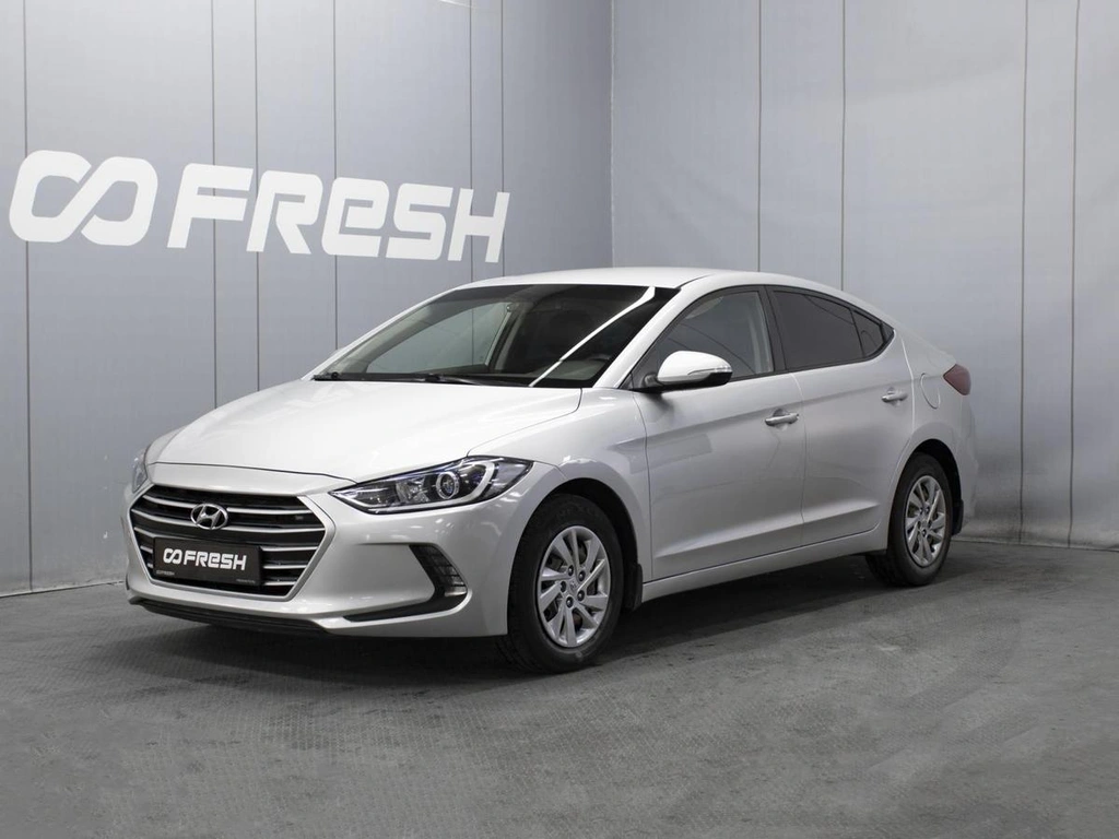 Седан Hyundai Elantra 2018 года, 1450000 рублей, Омск
