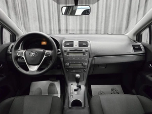 Седан Toyota Avensis 2011 года, 1100000 рублей, Красноярск