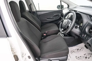 Хетчбэк Toyota Vitz 2019 года, 989000 рублей, Красноярск