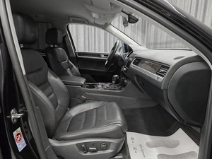 Внедорожник Volkswagen Touareg 2012 года, 1990000 рублей, Красноярск