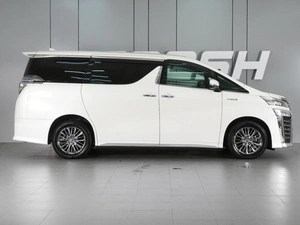Минивэн Toyota Vellfire 2018 года, 4999000 рублей, Красный Пахарь