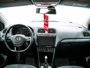 Седан Volkswagen Polo 2016 года, 1050000 рублей, Красноярск