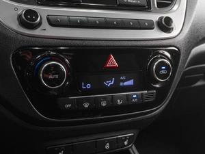 Седан Hyundai Solaris 2018 года, 1399000 рублей, Тюмень