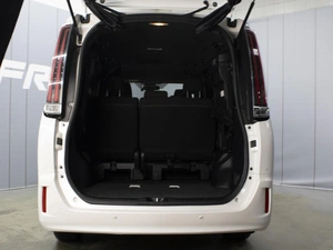 Минивэн Toyota Esquire 2019 года, 2550000 рублей, Омск