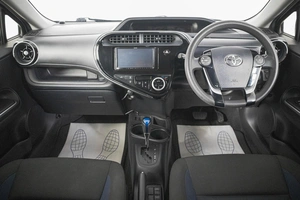 Хетчбэк Toyota Aqua 2018 года, 1299000 рублей, Кемерово
