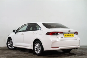 Седан Toyota Corolla 2022 года, 1899000 рублей, Сургут