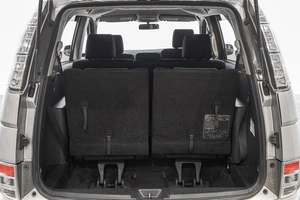 Минивэн Toyota Isis 2011 года, 1299000 рублей, Барнаул