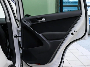 Внедорожник Volkswagen Tiguan 2013 года, 1320000 рублей, Красноярск
