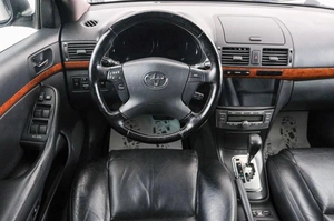 Седан Toyota Avensis 2008 года, 899000 рублей, Красноярск